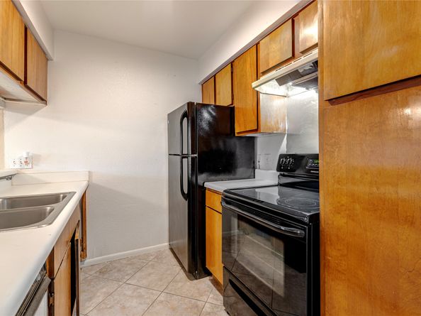 3005 Walnut Bend Lane 12, Houston TX 77042