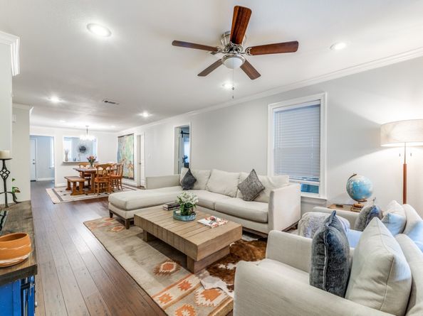 5110 Cochran Street, Houston TX 77009