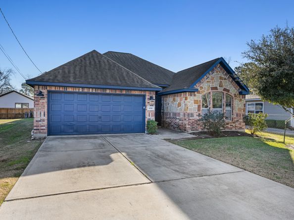 6318 Ezzard Charles Lane, Houston TX 77091