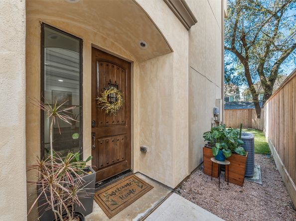 2601 Bevis Street E, Houston TX 77008