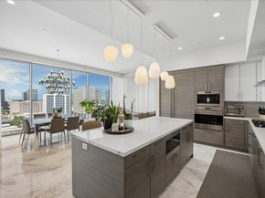 2047 Westcreek PH Lane 1701, Houston TX 77027