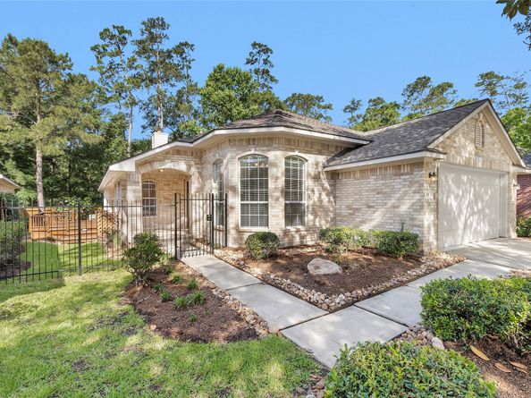 10 W Foxbriar Forest Circle, The Woodlands TX 77382