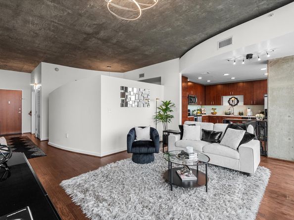 5925 Almeda Road 11107, Houston TX 77004