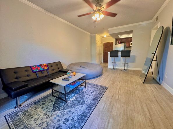 4515 Briar Hollow Place 112, Houston TX 77027