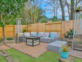 135 E Northcastle Circle, Conroe TX 77384