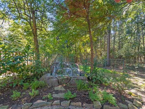 15 Forest Perch Place, The Woodlands TX 77382