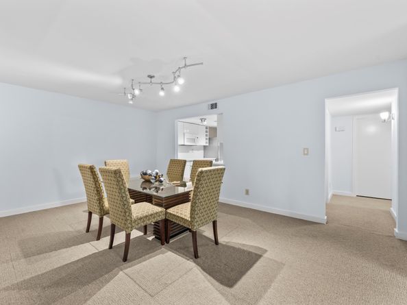 648 S Ripple Creek Drive 648, Houston TX 77057