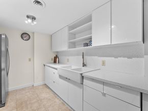 648 S Ripple Creek Drive 648, Houston TX 77057