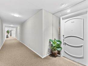 648 S Ripple Creek Drive 648, Houston TX 77057