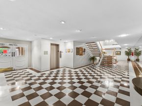 648 S Ripple Creek Drive 648, Houston TX 77057
