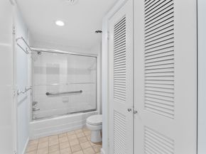 648 S Ripple Creek Drive 648, Houston TX 77057