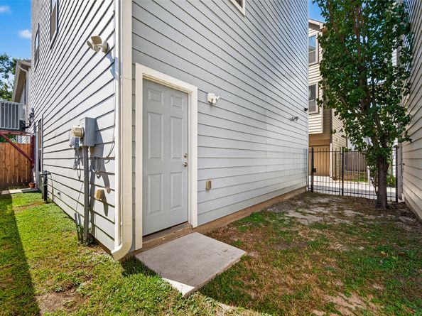 828 W 19th Street B, Houston TX 77008