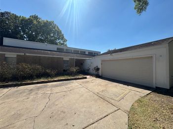 6207 Rollingbrook Drive