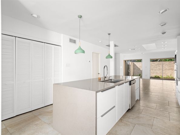 2823 Sackett Street, Houston TX 77098