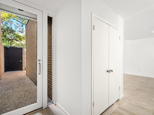 2823 Sackett Street, Houston TX 77098