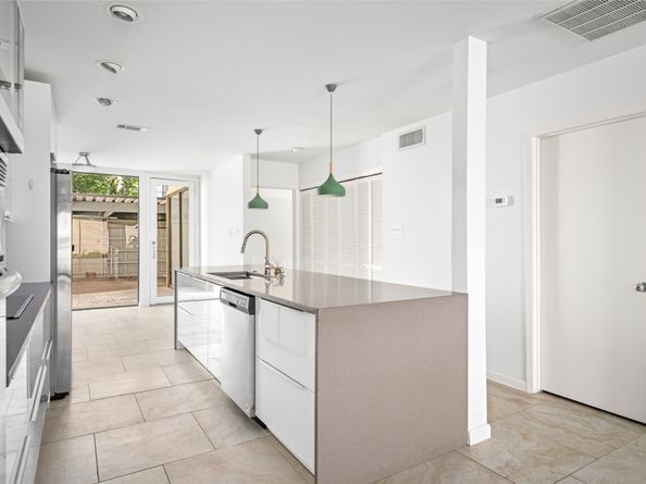 2823 Sackett Street, Houston TX 77098