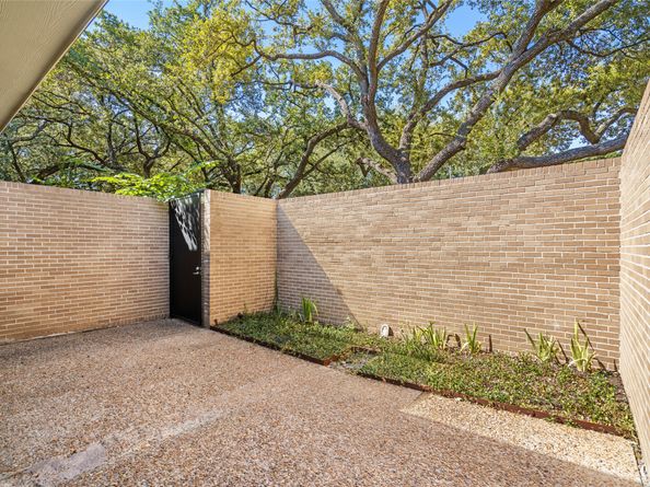 2823 Sackett Street, Houston TX 77098