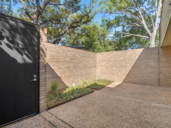 2823 Sackett Street, Houston TX 77098