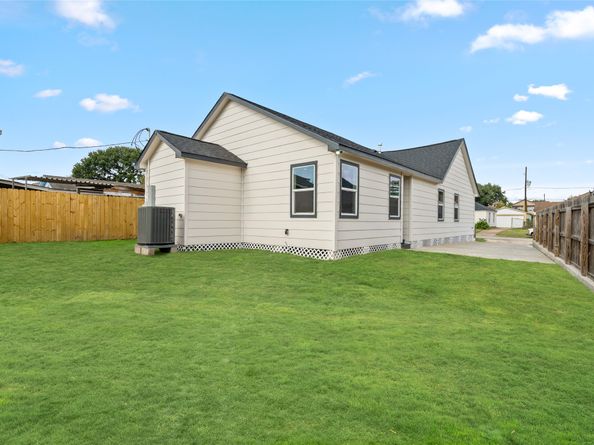 7422 Mckinney Street, Houston TX 77011