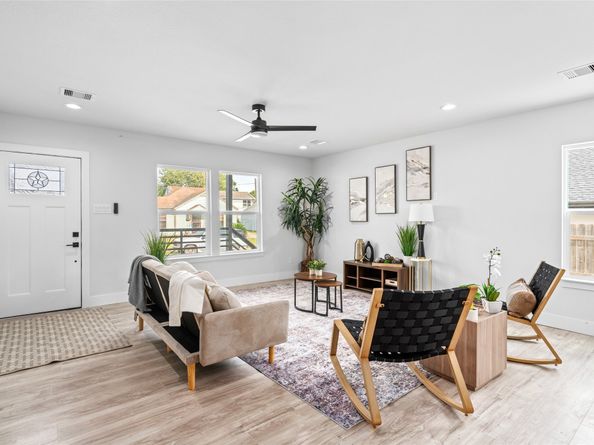 7422 Mckinney Street, Houston TX 77011