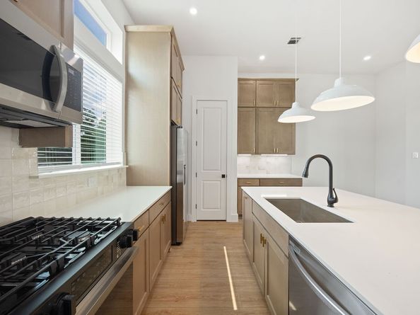 2125C Hoskins Drive, Houston TX 77080