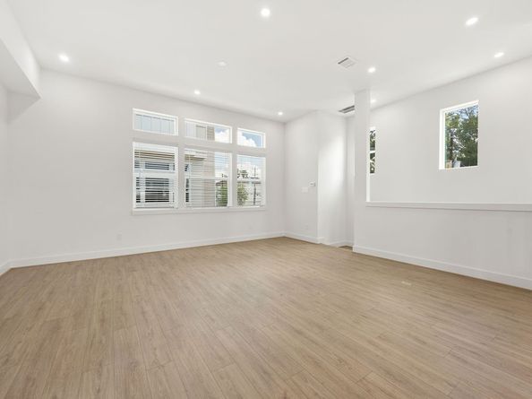 2125C Hoskins Drive, Houston TX 77080