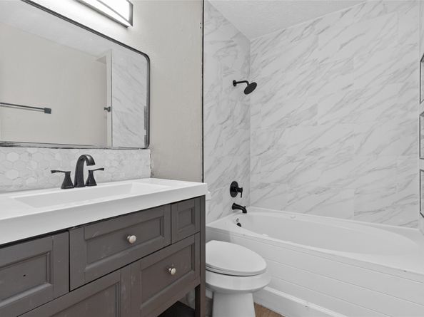 17202 Imperial Valley Drive 28, Houston TX 77060