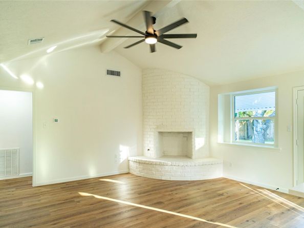 10907 Sharpview Drive, Houston TX 77072