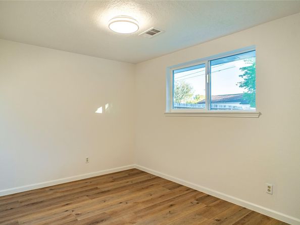 10907 Sharpview Drive, Houston TX 77072