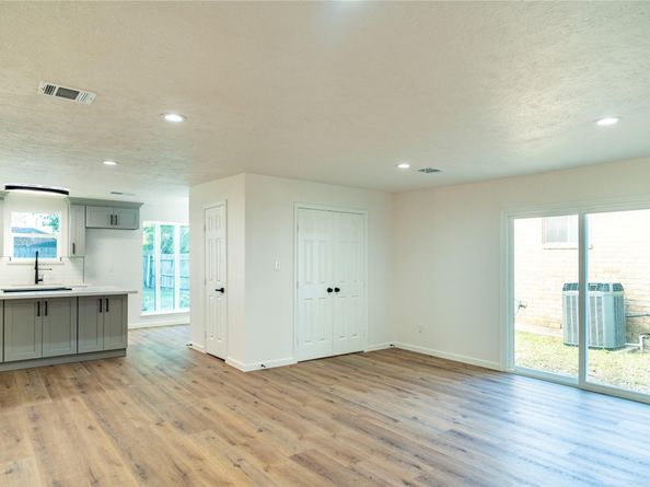 10907 Sharpview Drive, Houston TX 77072