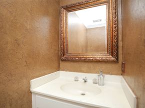 6000 Sugar Hill Drive 9, Houston TX 77057