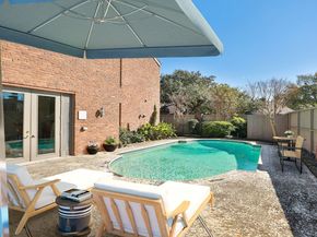 6000 Sugar Hill Drive 9, Houston TX 77057