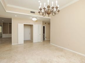 6000 Sugar Hill Drive 9, Houston TX 77057