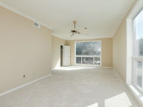 6000 Sugar Hill Drive 9, Houston TX 77057