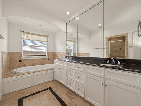 1002 W 22nd Street, Houston TX 77008