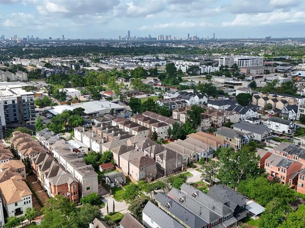 1002 W 22nd Street, Houston TX 77008