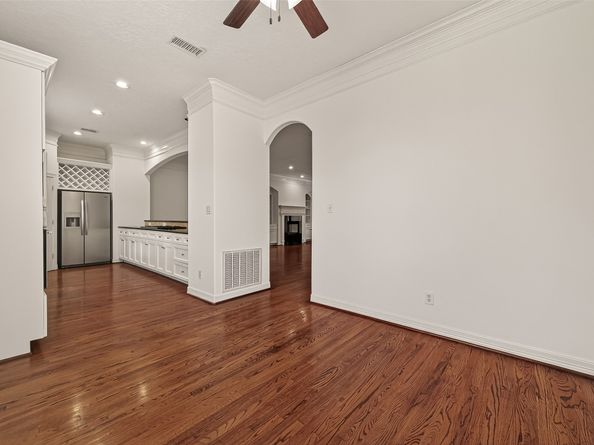 1002 W 22nd Street, Houston TX 77008