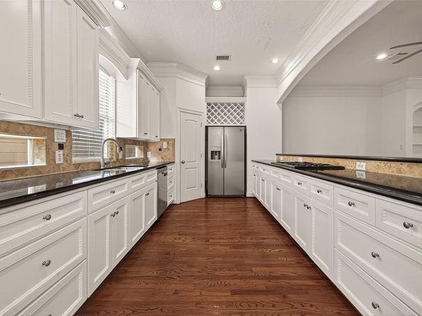 1002 W 22nd Street, Houston TX 77008