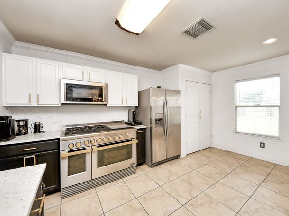 611 Remwick Drive, Houston TX 77073