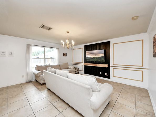 611 Remwick Drive, Houston TX 77073