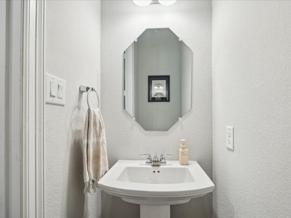 1502 Upland Glen Way, Houston TX 77043