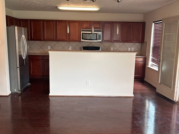 4102 Autumn View Drive, Houston TX 77048