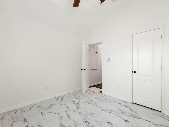 14910 Lake Woodbridge Court, Sugar Land TX 77498