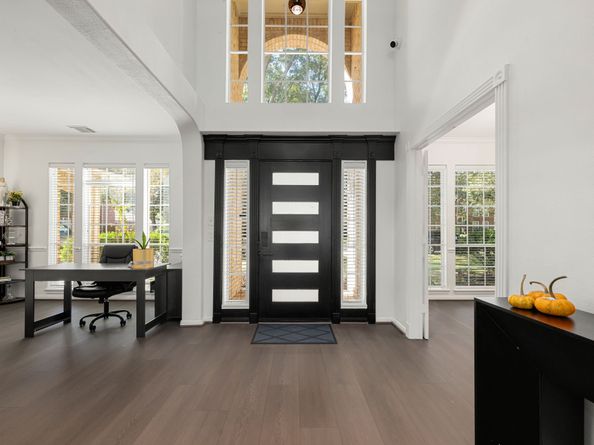 14910 Lake Woodbridge Court, Sugar Land TX 77498