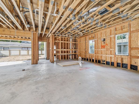 1046 Gardenia Drive, Houston TX 77018