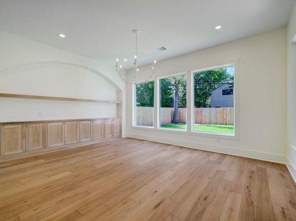 1046 Gardenia Drive, Houston TX 77018