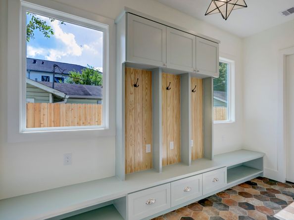 1046 Gardenia Drive, Houston TX 77018