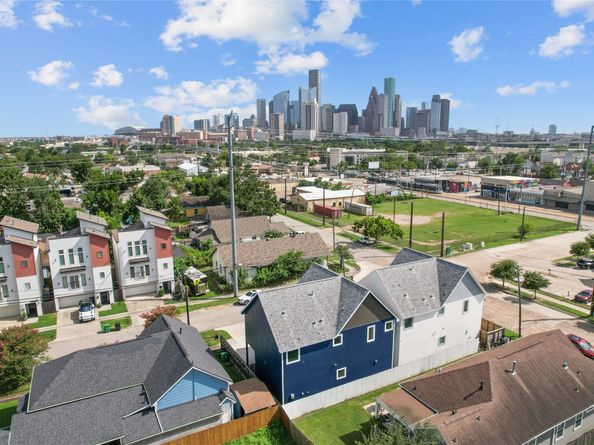713 James Street, Houston TX 77009