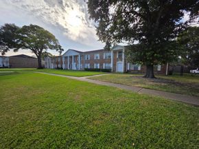 7221 Beechnut Street D, Houston TX 77074