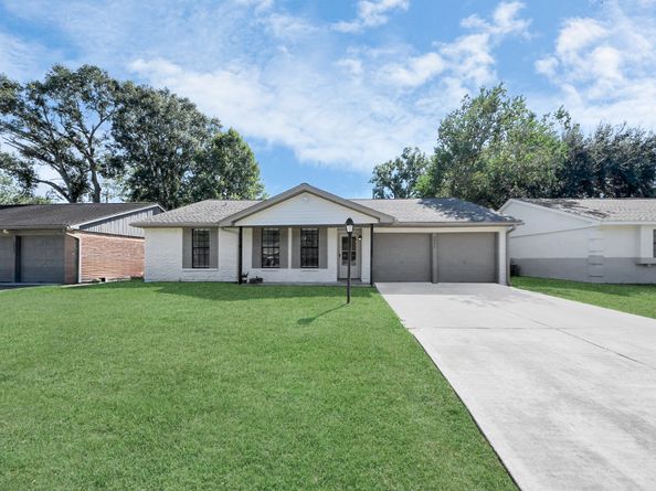 6027 Dellfern Drive, Houston TX 77035